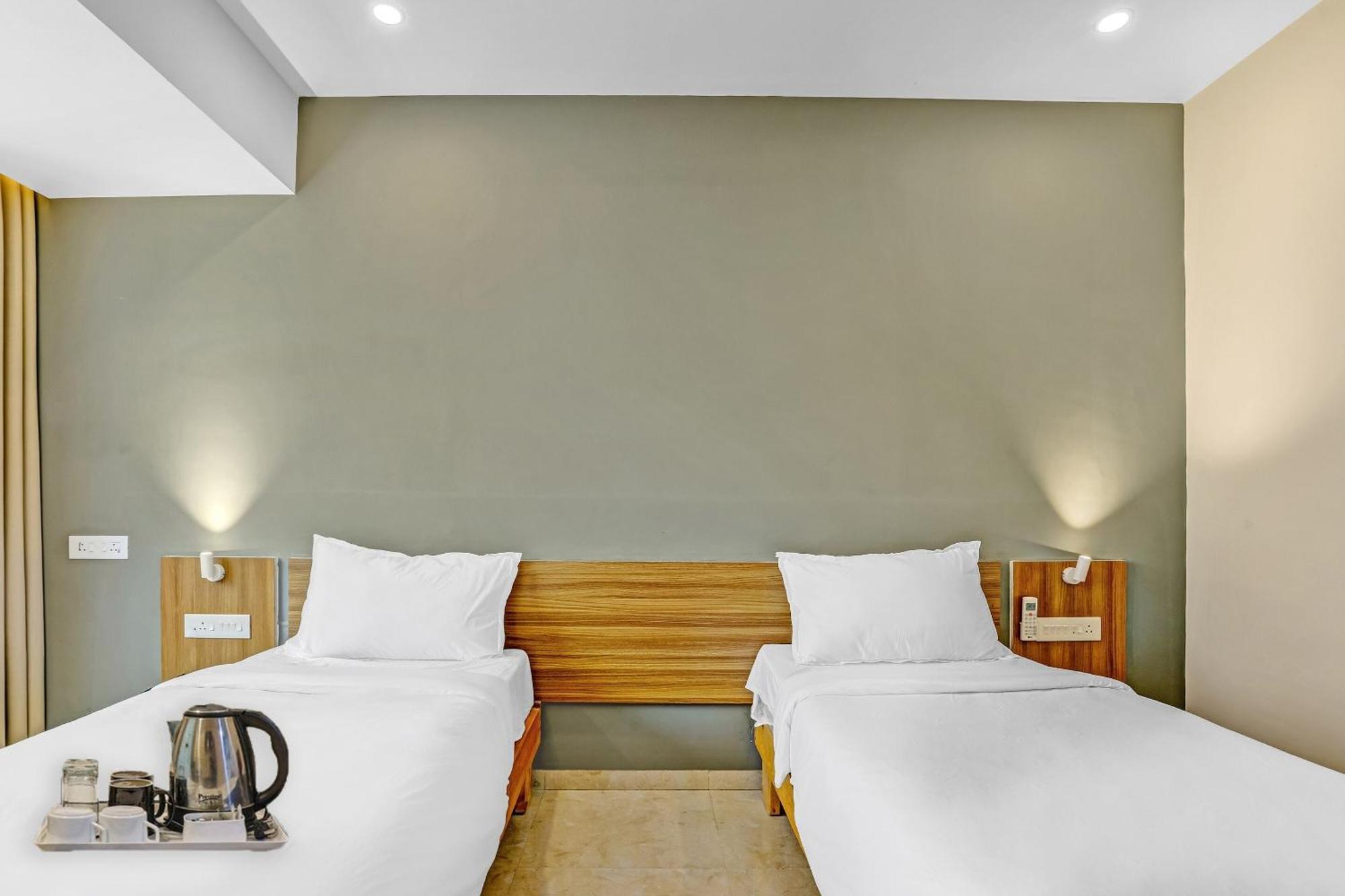 Hotel Townhouse Somani à Apta Extérieur photo