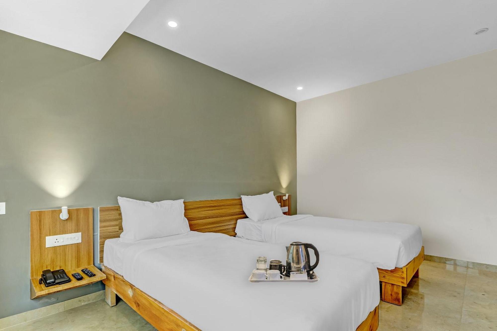 Hotel Townhouse Somani à Apta Extérieur photo